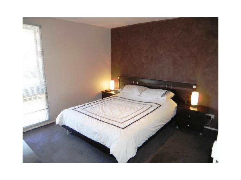 25 Tarana Crescent, Kings Park VIC 3021