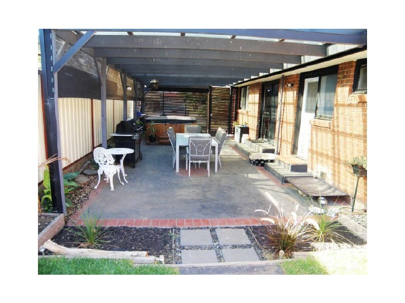 25 Tarana Crescent, Kings Park VIC 3021