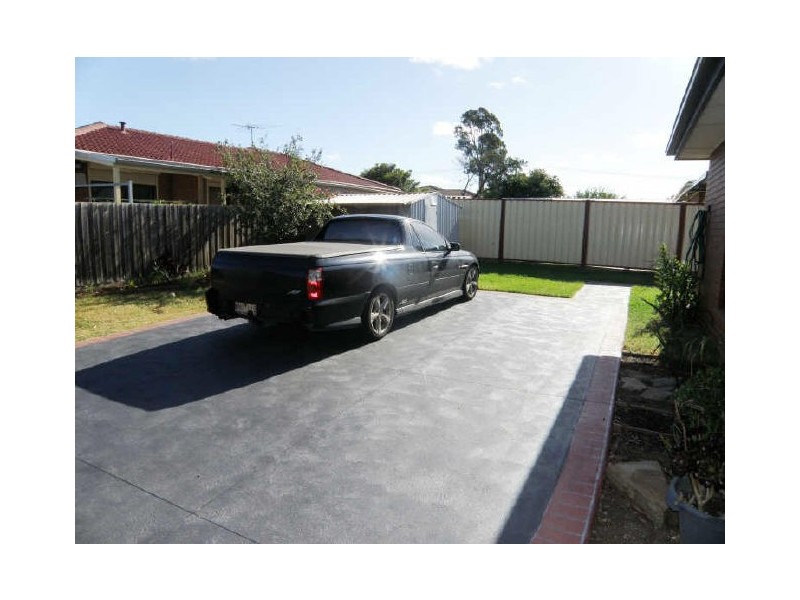 25 Tarana Crescent, Kings Park VIC 3021