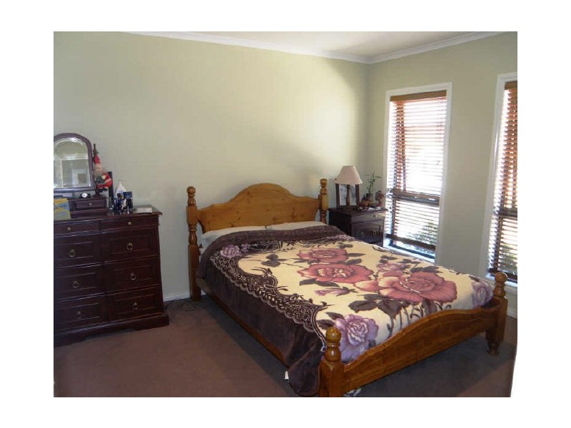 12 Lyons Avenue, Burnside Heights VIC 3023