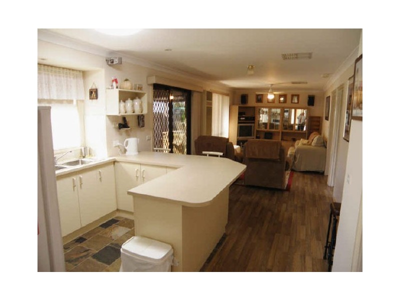 13 Themeda Court, Delahey VIC 3037