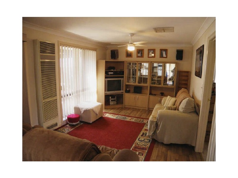 13 Themeda Court, Delahey VIC 3037