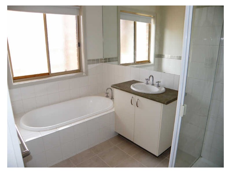 37 Amberlea Circuit, Taylors Hill VIC 3037