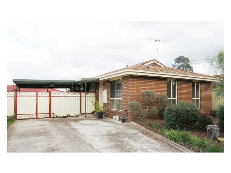 27 Tarana Crescent, Kings Park VIC 3021