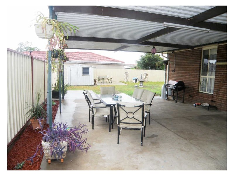27 Tarana Crescent, Kings Park VIC 3021