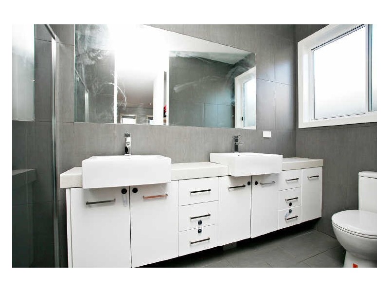 4 Amberley Garden, Derrimut VIC 3030