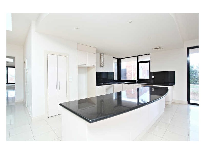 12 Laburnum Place, Hillside VIC 3037