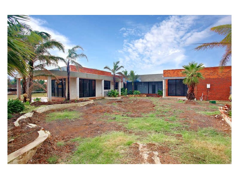 12 Laburnum Place, Hillside VIC 3037