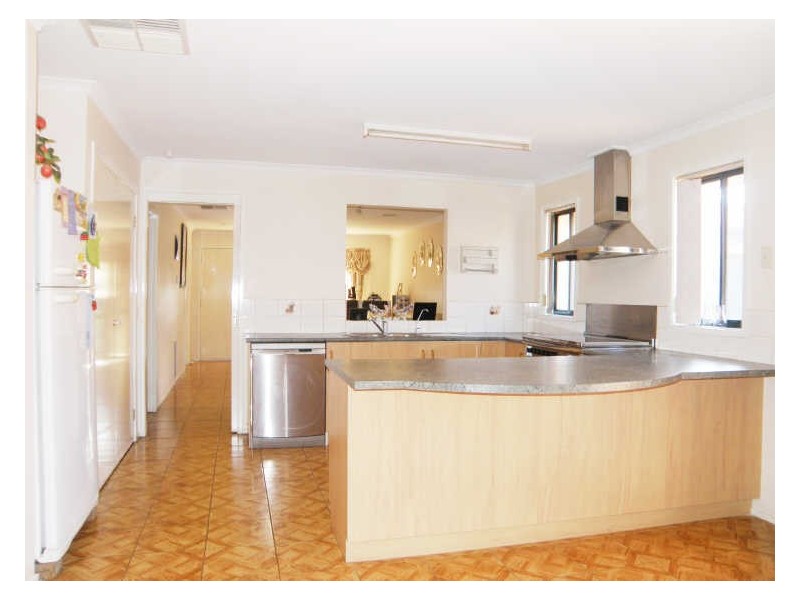 25 Kurrajong Rd, Delahey VIC 3037