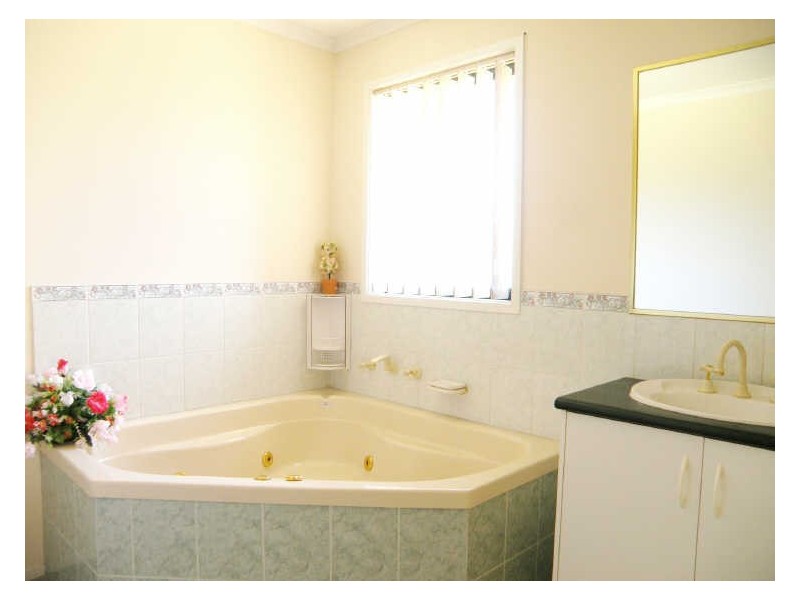 25 Kurrajong Rd, Delahey VIC 3037