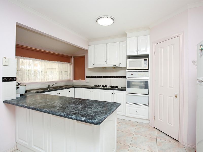 28 Ryland Circuit, Delahey VIC 3037