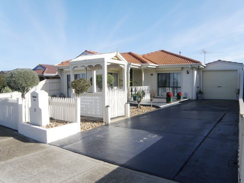 25 Cowley Street, Delahey VIC 3037