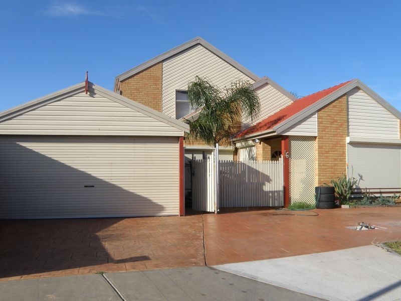 16 Brampton Circuit, Delahey VIC 3037