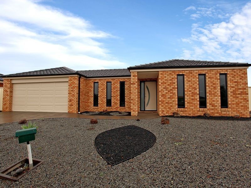 4 Sugar Berry Rise, Melton West VIC 3337