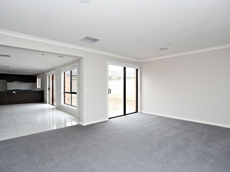 4 Sugar Berry Rise, Melton West VIC 3337