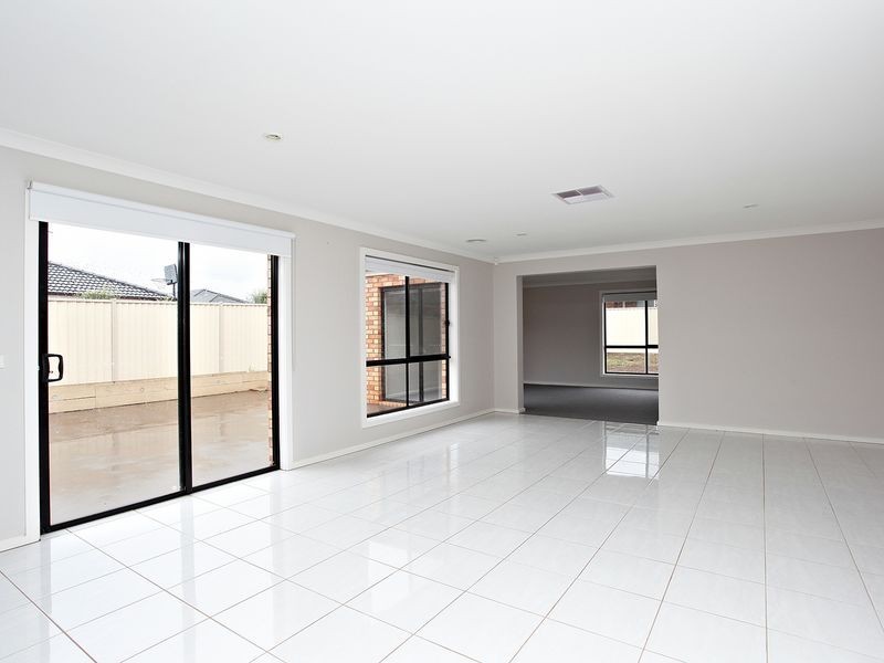 4 Sugar Berry Rise, Melton West VIC 3337