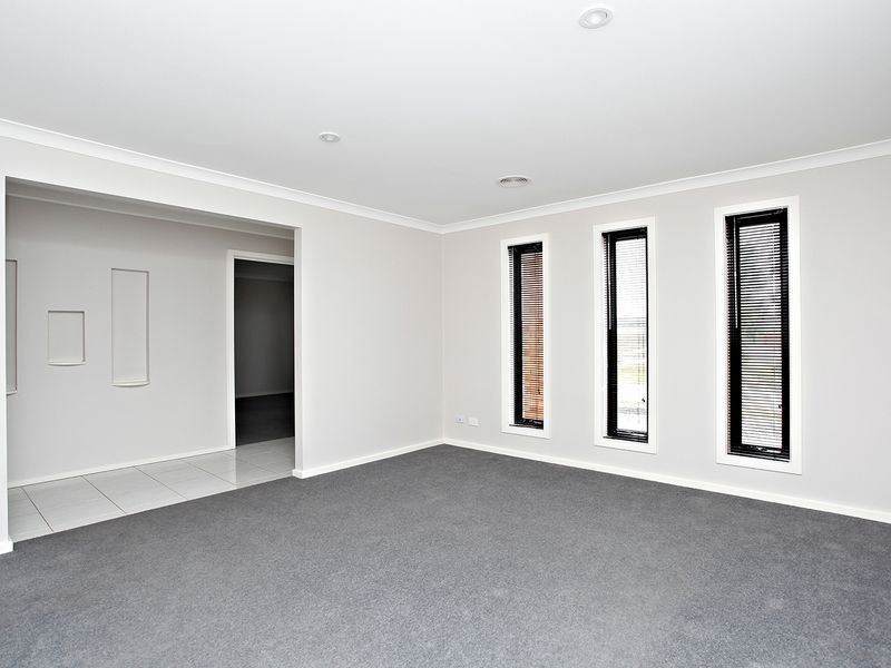 4 Sugar Berry Rise, Melton West VIC 3337