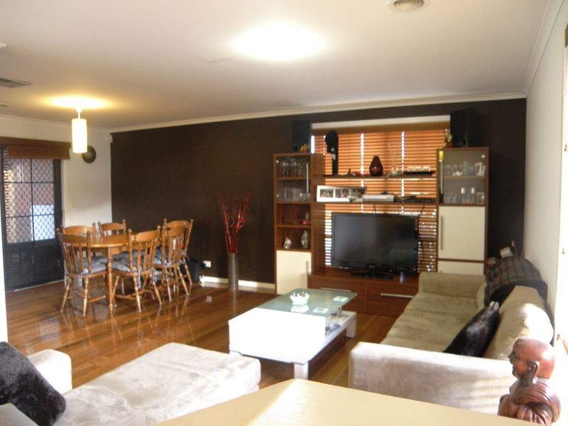 8 Kiev Walk, Delahey VIC 3037