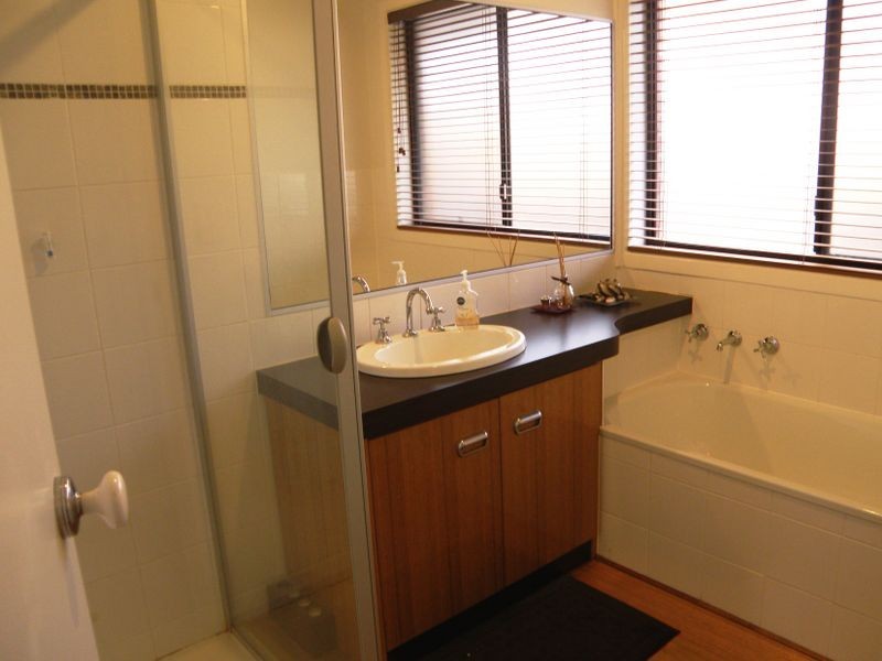 8 Kiev Walk, Delahey VIC 3037