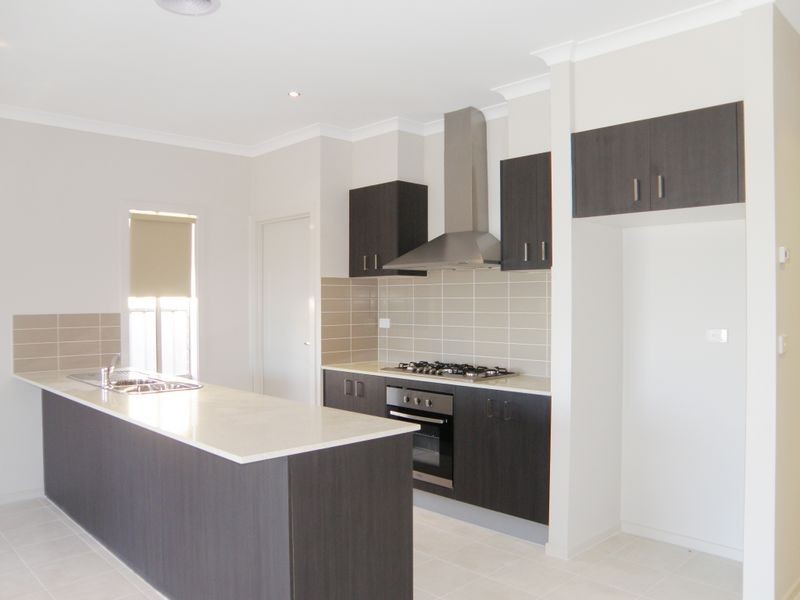 32 Hovell Drive, Burnside Heights VIC 3023