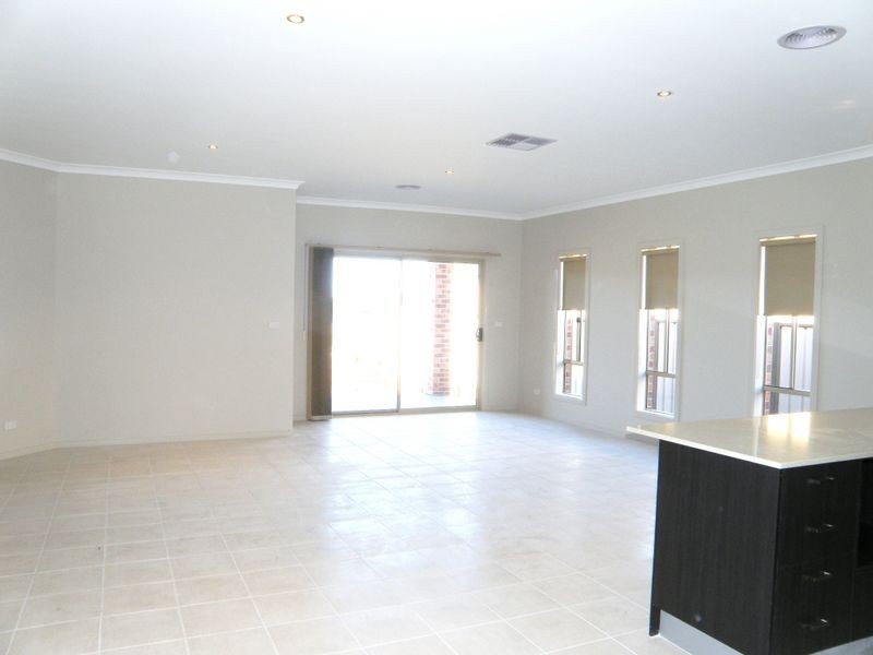 32 Hovell Drive, Burnside Heights VIC 3023