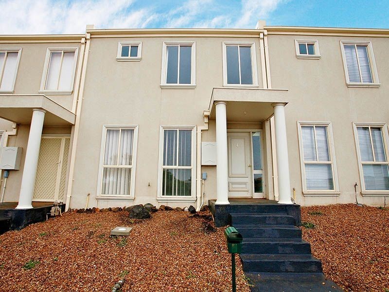 4 Kim Lane, Melton West VIC 3337