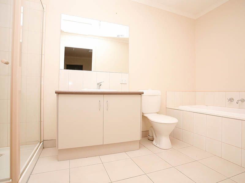 4 Kim Lane, Melton West VIC 3337