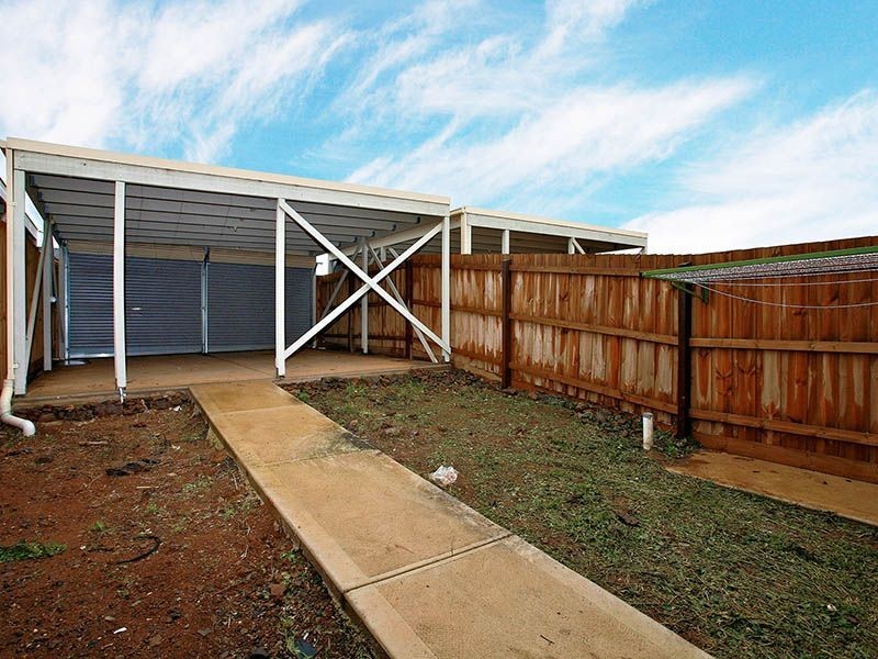 4 Kim Lane, Melton West VIC 3337