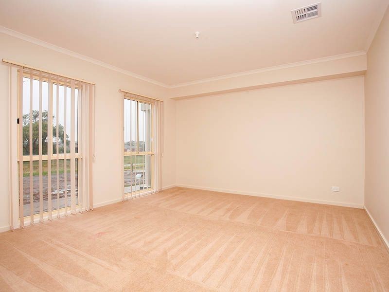 4 Kim Lane, Melton West VIC 3337