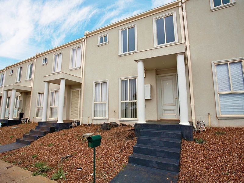 4 Kim Lane, Melton West VIC 3337