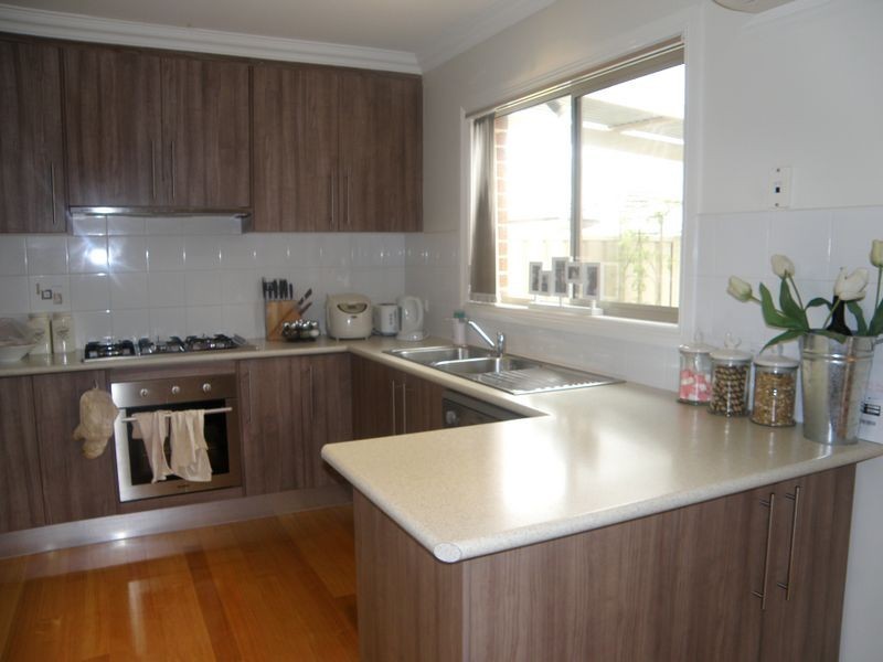 2/93 George Street, St Albans VIC 3021
