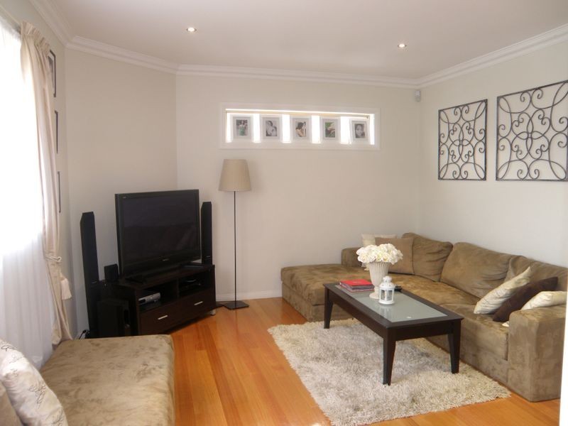 2/93 George Street, St Albans VIC 3021
