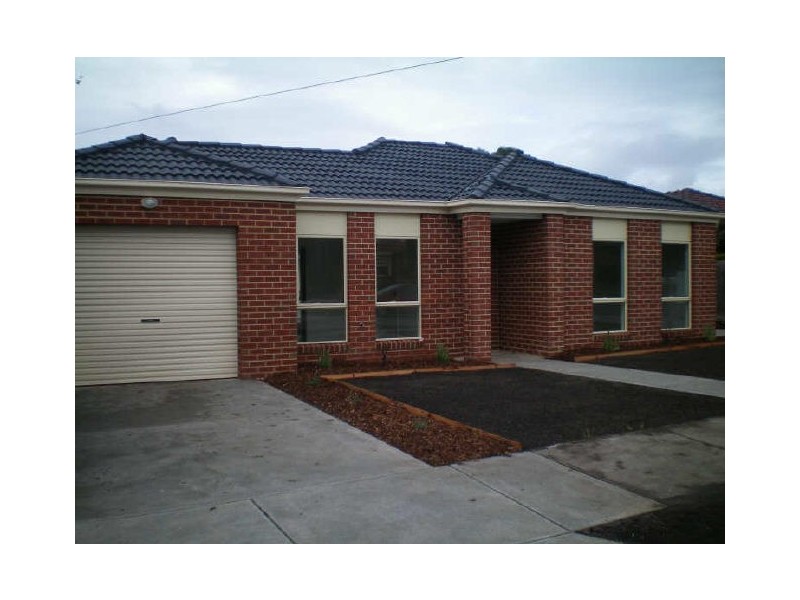 1/12 Normanby Street, Sydenham VIC 3037