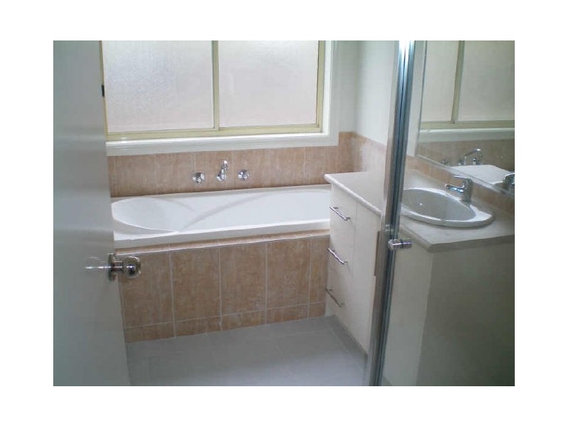 1/12 Normanby Street, Sydenham VIC 3037