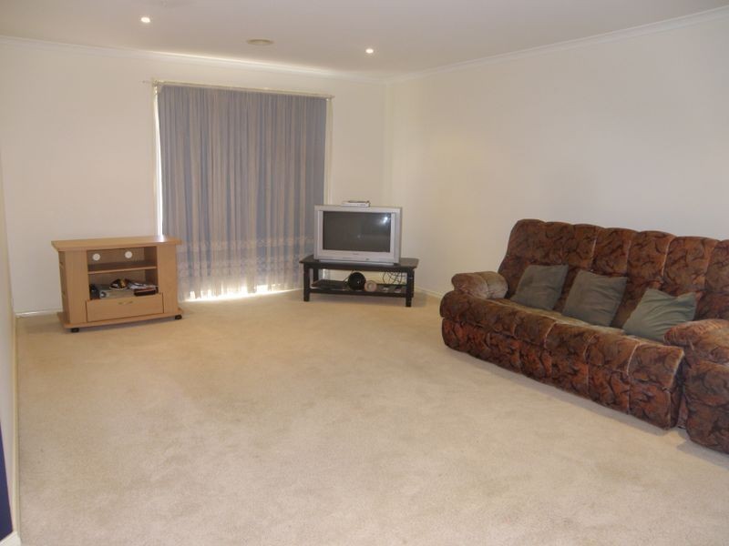 2 Kenwood Green, Derrimut VIC 3030