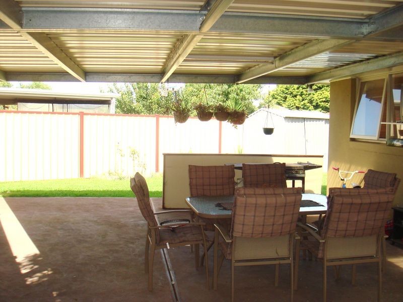 7 Chester Crescent, Deer Park VIC 3023