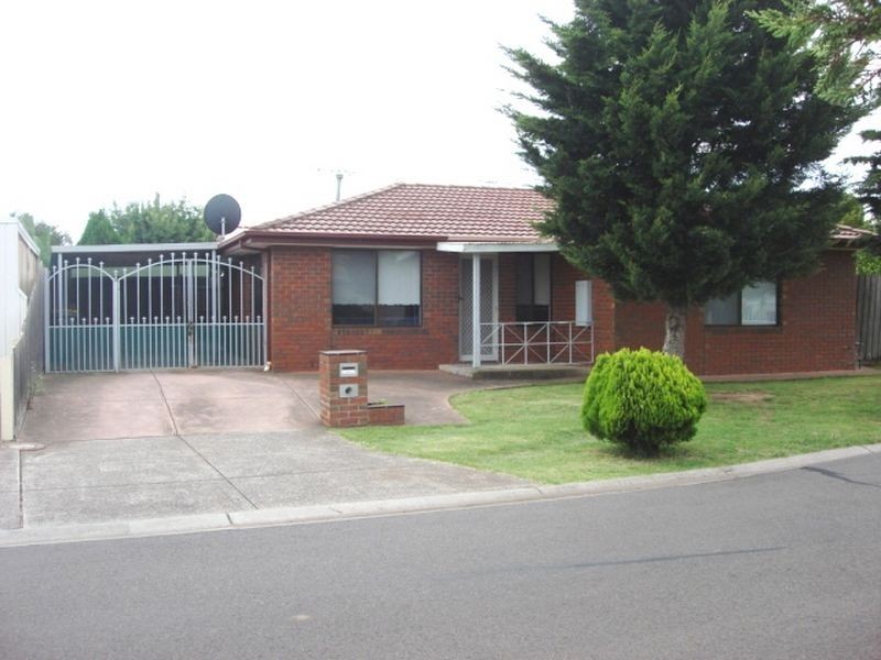 18 Flint Crescent, Delahey VIC 3037