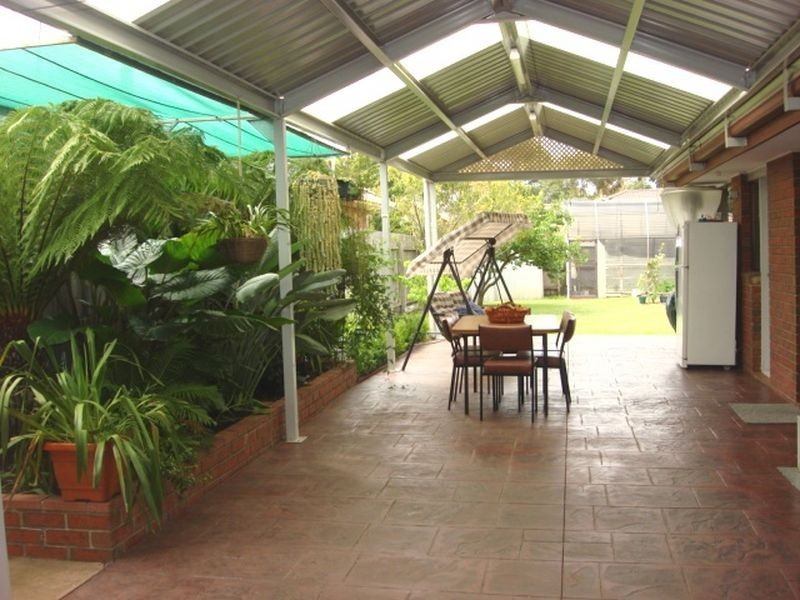 18 Flint Crescent, Delahey VIC 3037