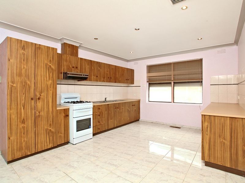 18 Vule Street, St Albans VIC 3021