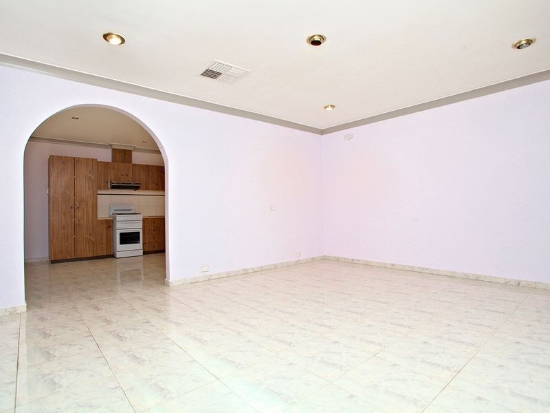 18 Vule Street, St Albans VIC 3021