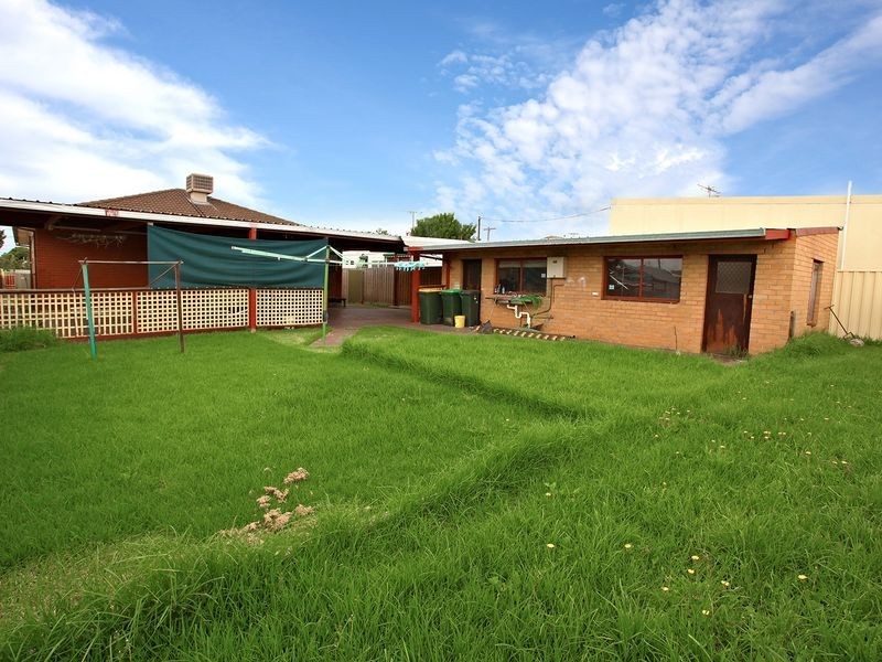 18 Vule Street, St Albans VIC 3021