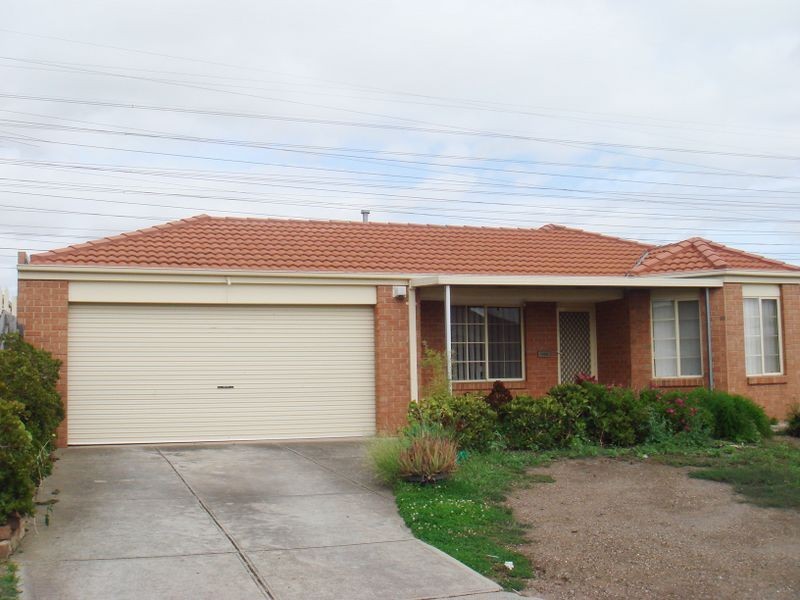 99 Moonstone Circuit, St Albans VIC 3021