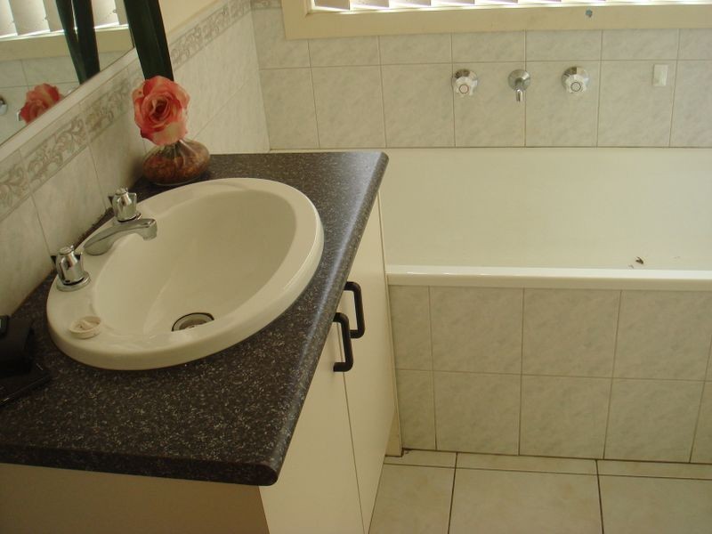 99 Moonstone Circuit, St Albans VIC 3021