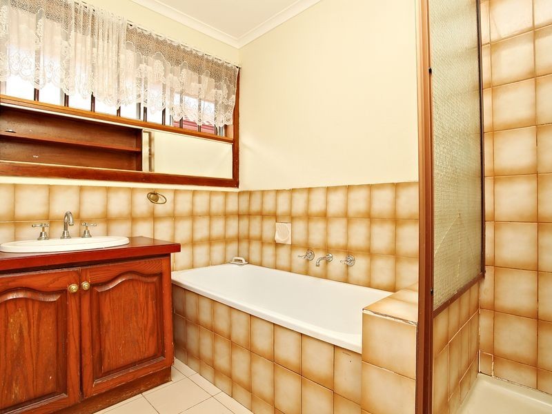 8 Cheleon Way, Kings Park VIC 3021