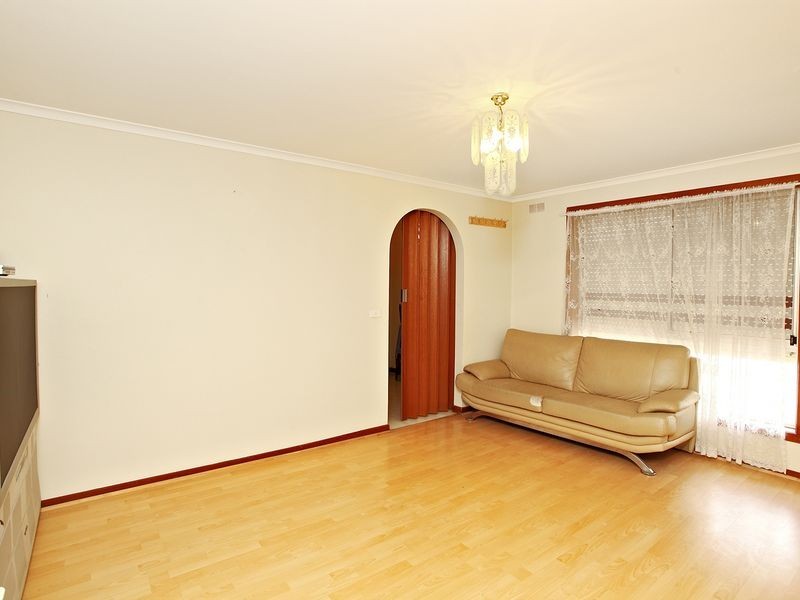 8 Cheleon Way, Kings Park VIC 3021