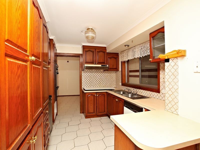 8 Cheleon Way, Kings Park VIC 3021