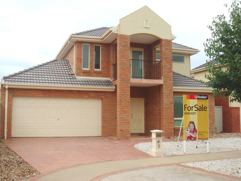 9 Risley Close, Caroline Springs VIC 3023