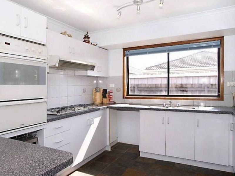 8 Sandstone Court, Delahey VIC 3037