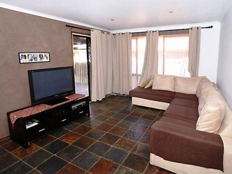 8 Sandstone Court, Delahey VIC 3037