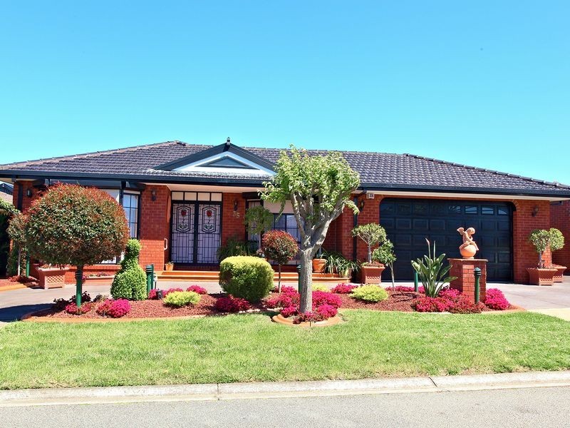 35 Sainsbury Avenue, Hillside VIC 3037